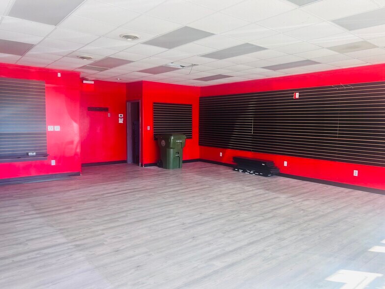 13250-13270 Northline Rd, Southgate, MI à louer - Photo du bâtiment - Image 2 de 3