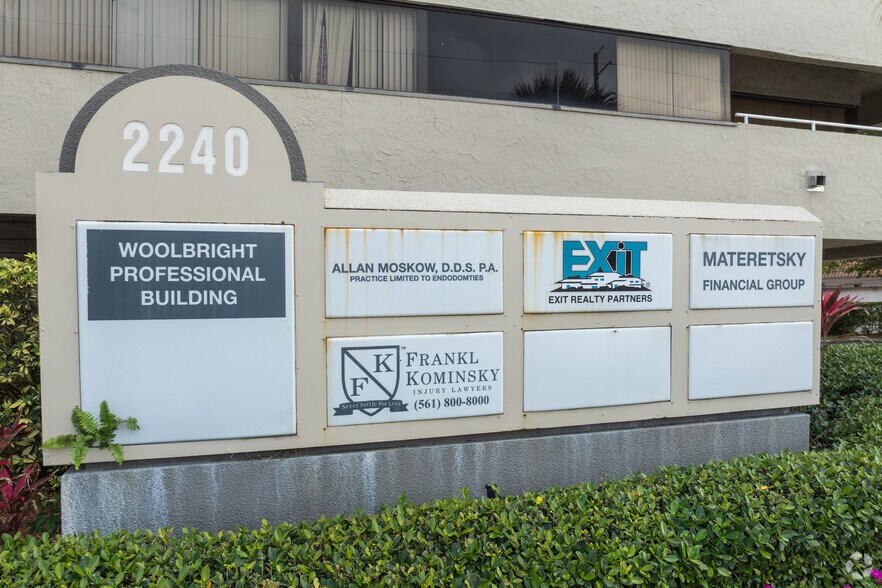 2240 W Woolbright Rd, Boynton Beach, FL à louer - Photo du bâtiment - Image 2 de 9