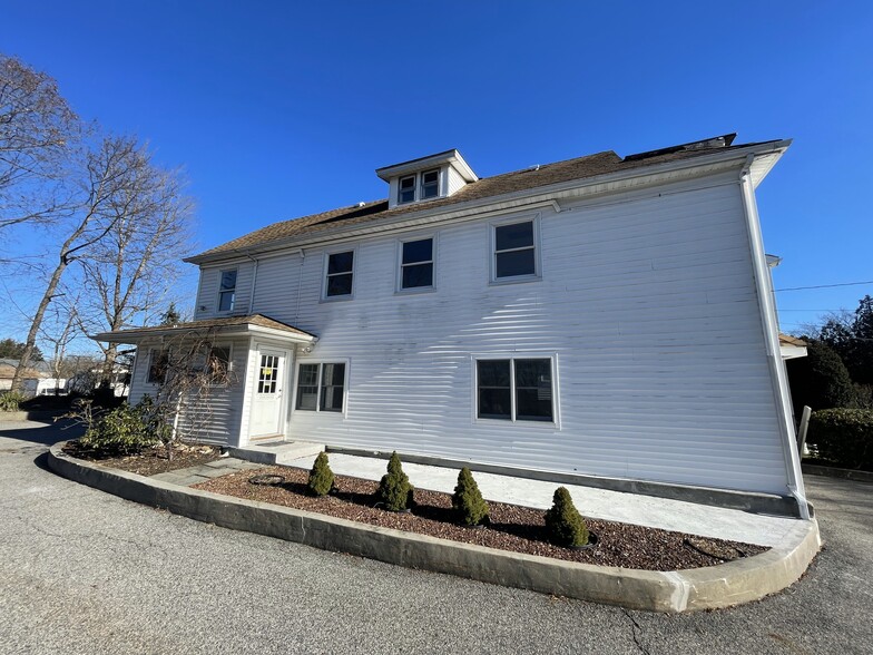 23 Kiscona Rd, Mount Kisco, NY for sale - Building Photo - Image 3 of 6