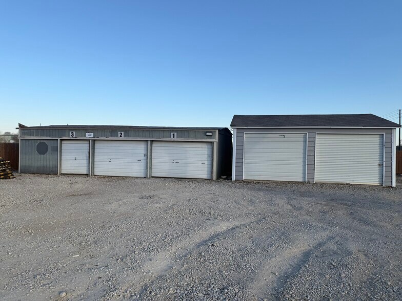 2162 S Airport Dr, McKinney, TX à louer - Photo du bâtiment - Image 2 de 12