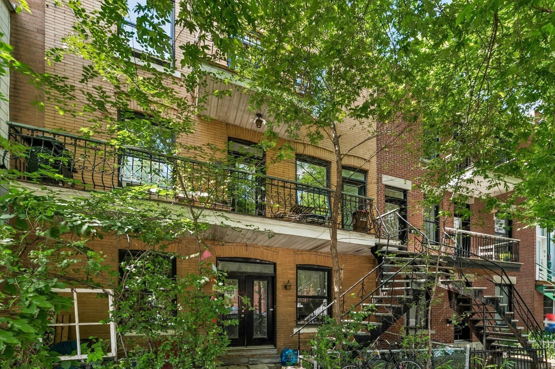 1821 Rue Marie-Anne E, Montréal, QC for sale Primary Photo- Image 1 of 3