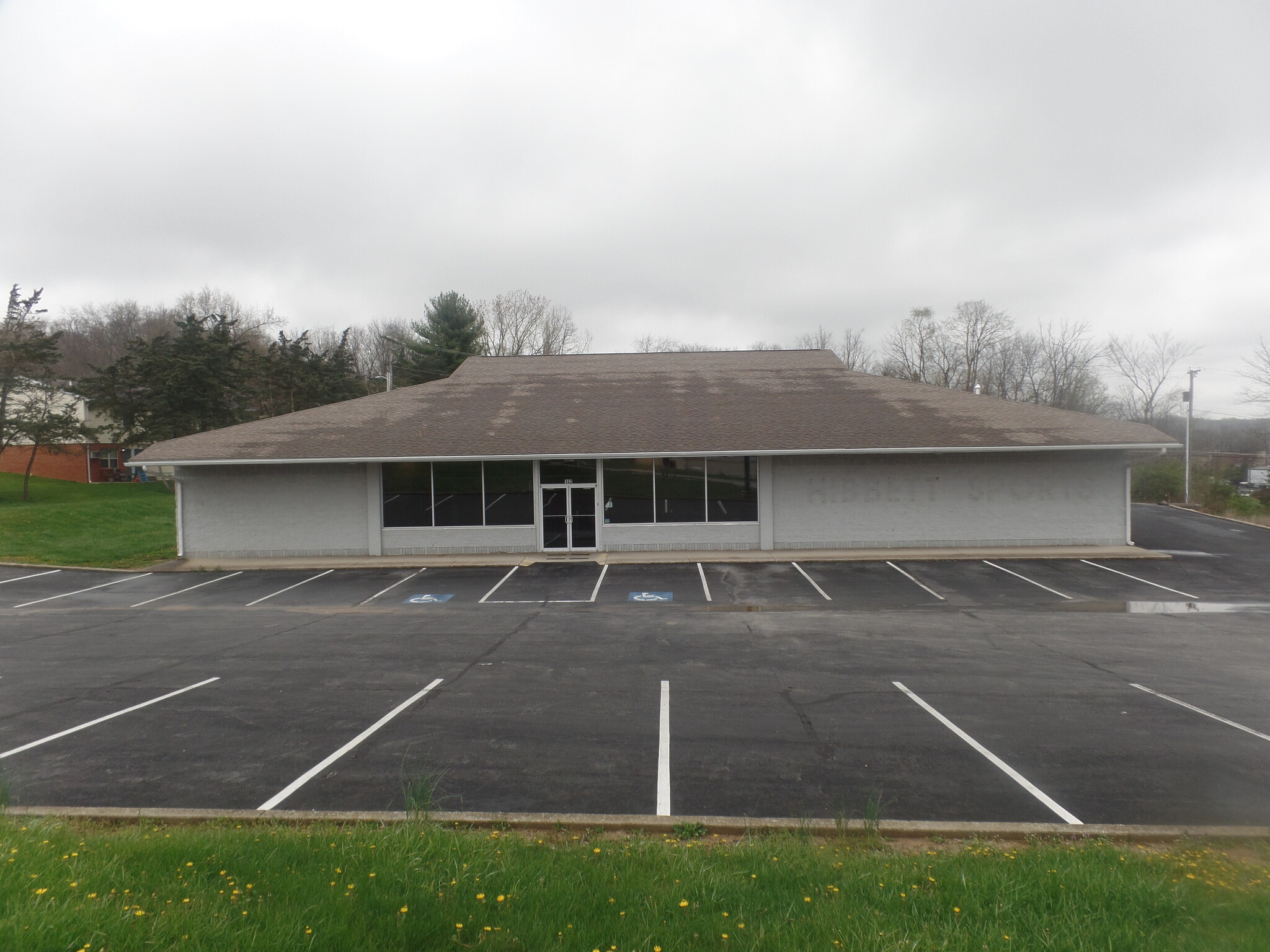 102 Harry Sauner Rd, Hillsboro, OH for sale Building Photo- Image 1 of 1