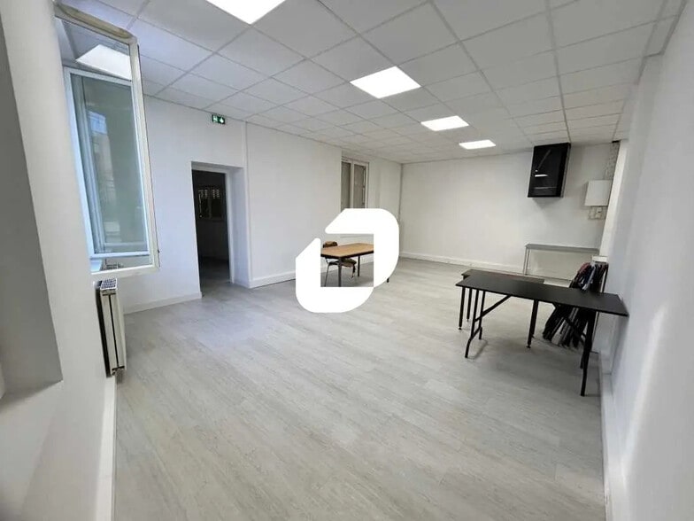 Office in Argenteuil for lease - Interior Photo - Image 3 of 9