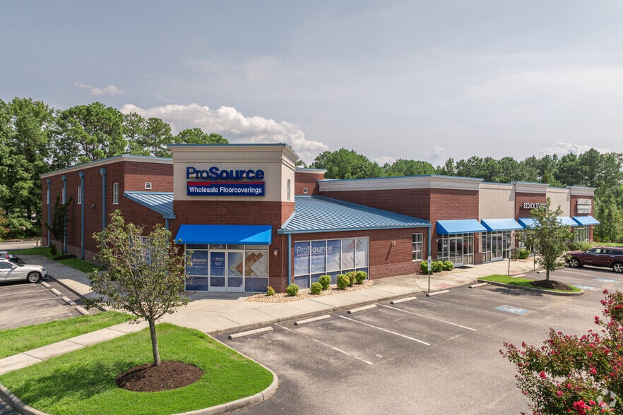 301 Village Ave, Yorktown, VA for lease - Primary Photo - Image 1 of 4
