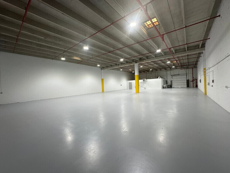 7212-7282 NW 33rd St, Miami, FL à louer - Photo du bâtiment - Image 3 de 21