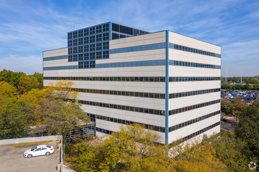 300 N Martingale Rd, Schaumburg, IL à louer - Photo du bâtiment - Image 2 de 11