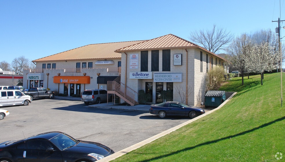 220-224 Fort Worth Hwy, Weatherford, TX for lease - Building Photo - Image 2 of 3