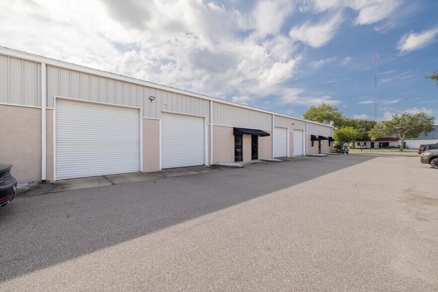 440 Roberts Rd, Oldsmar, FL à vendre - Photo du bâtiment - Image 3 de 27