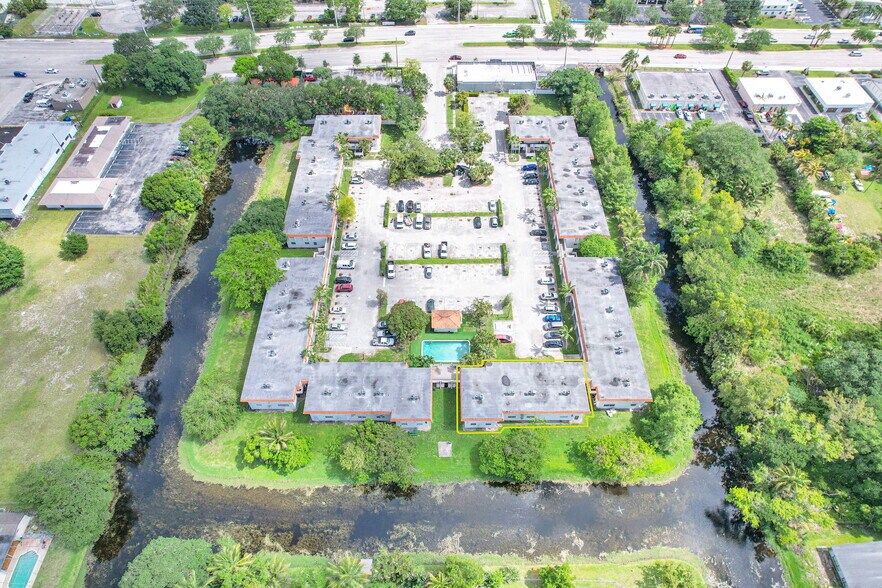 400 NW 65th Ave, Margate, FL à vendre - Photo du bâtiment - Image 2 de 43
