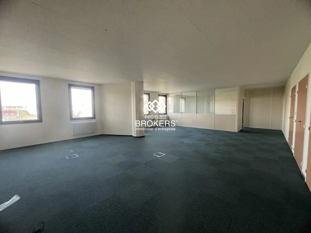 Office in Saclay for lease Interior Photo- Image 1 of 10