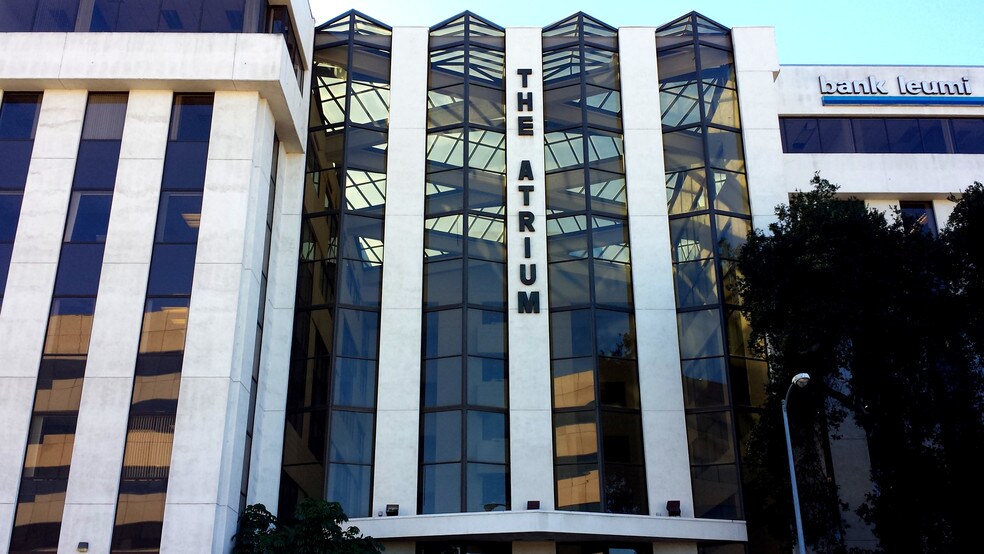 16530 Ventura Blvd, Encino, CA à louer - Photo du bâtiment - Image 2 de 6