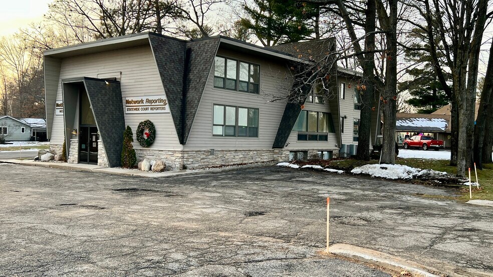 2604 Sunnyside Dr, Cadillac, MI à vendre - Photo du bâtiment - Image 3 de 57