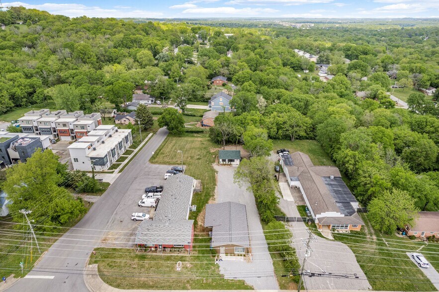 709 Hart Ln, Nashville, TN à louer - Photo du bâtiment - Image 2 de 26