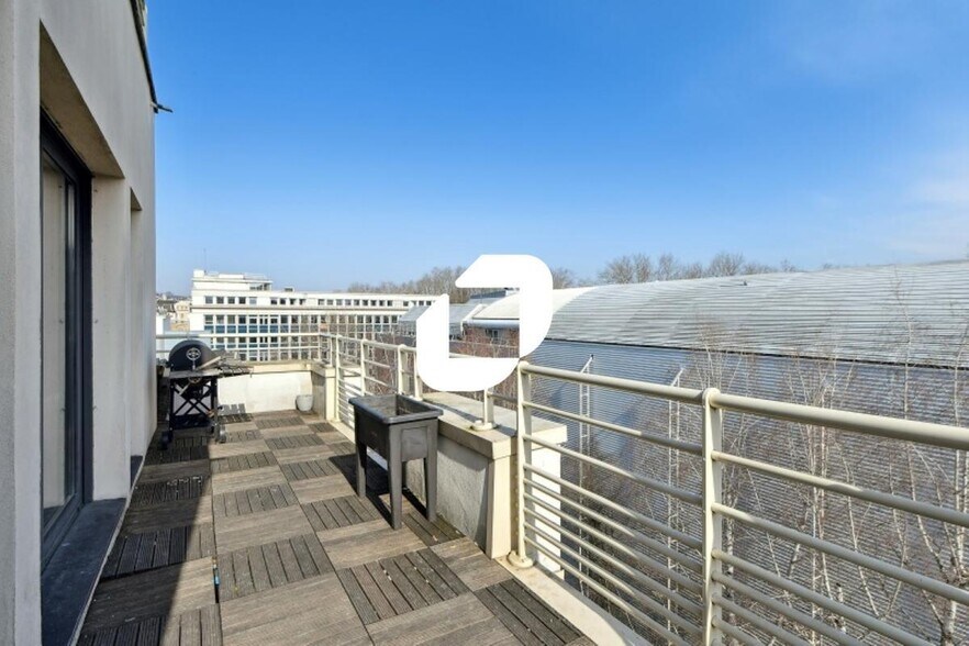 Bureau dans Saint-Cloud à louer - Photo du bâtiment - Image 3 de 14