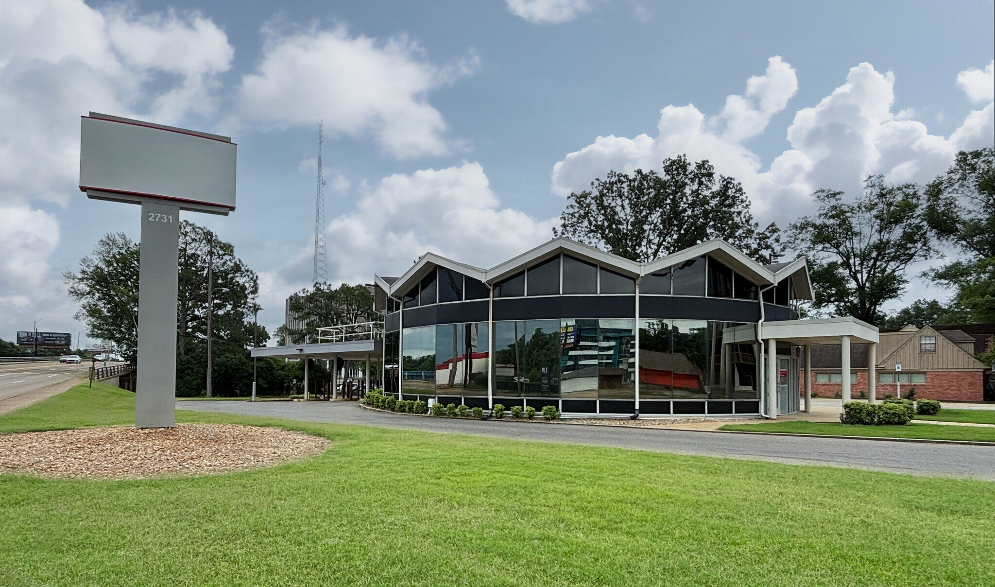 2731 Union Ave Ext, Memphis, TN for lease Building Photo- Image 1 of 2
