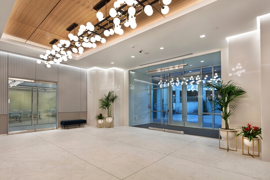 12950 Worldgate Dr, Herndon, VA à louer - Photo du bâtiment - Image 3 de 13