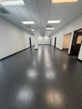 12304 Cary Cir, La Vista, NE for lease Interior Photo- Image 2 of 7