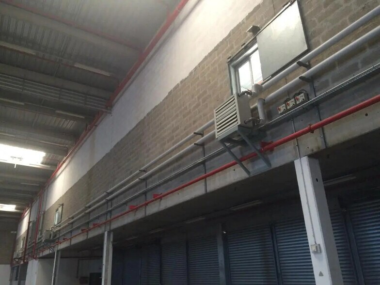 Industrial in Herblay-sur-Seine for lease - Building Photo - Image 3 of 11