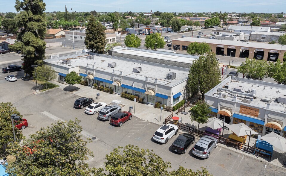 241-249 W Pacheco Blvd, Los Banos, CA à louer - Photo du bâtiment - Image 1 de 10