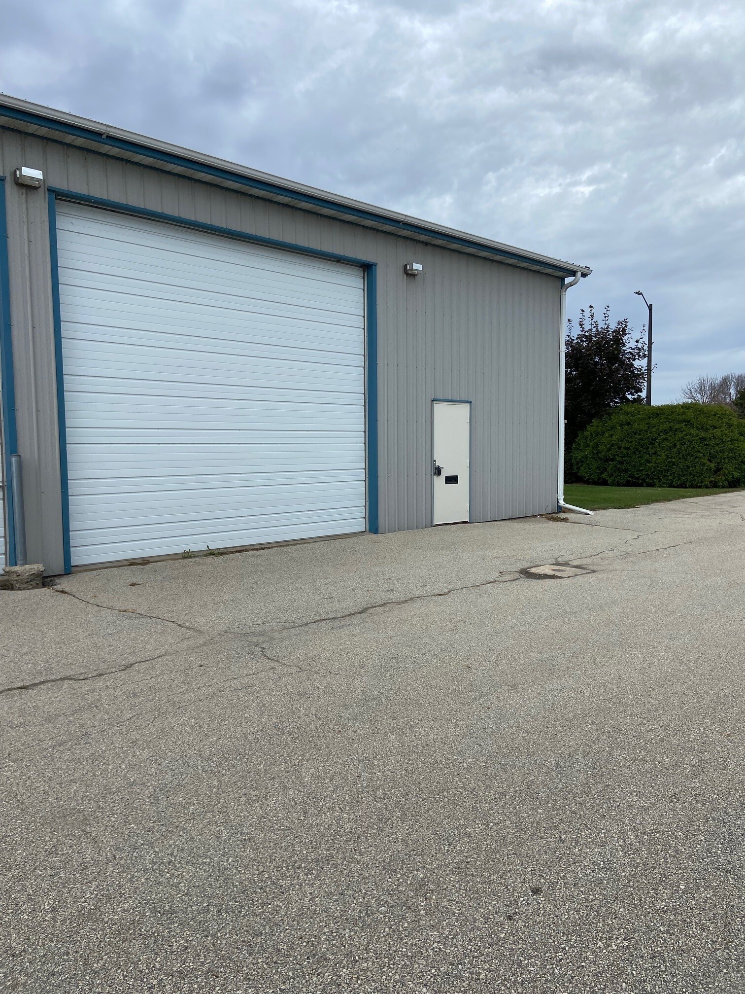 1617 W Evergreen Dr, Appleton, WI for lease Building Photo- Image 1 of 3