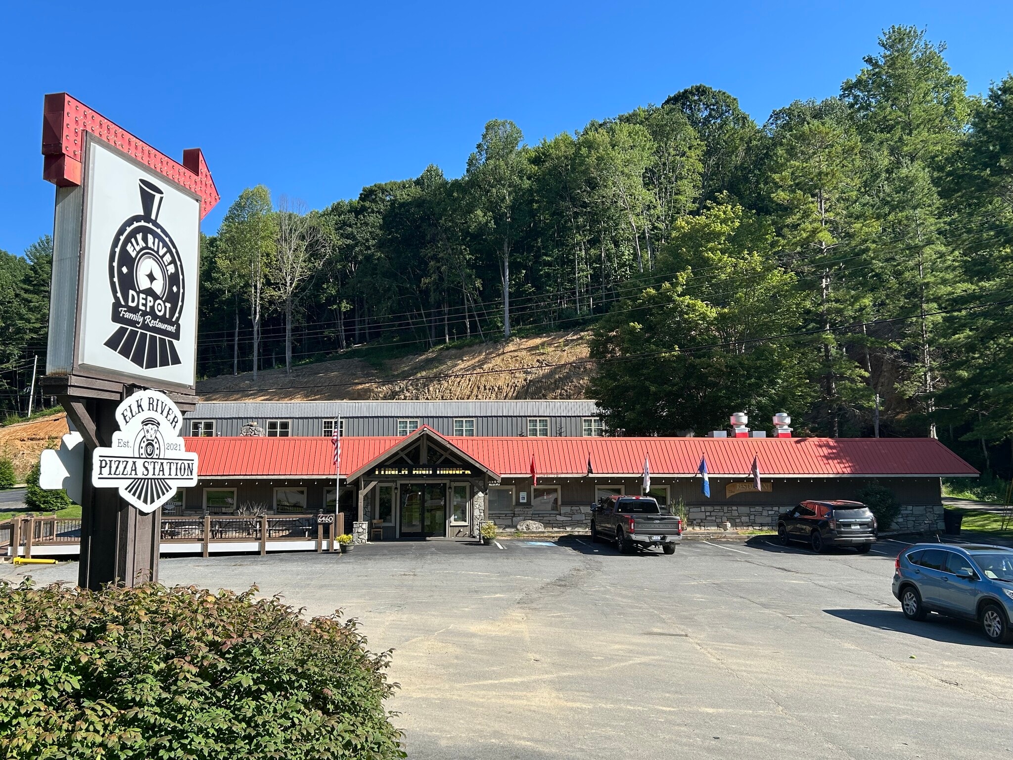 6460 Banner Elk Hwy, Elk Park, NC for sale Primary Photo- Image 1 of 19