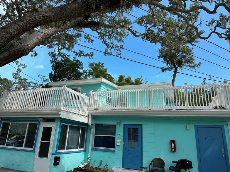 614 Oak Ave, Clearwater, FL à vendre - Photo du bâtiment - Image 2 de 40