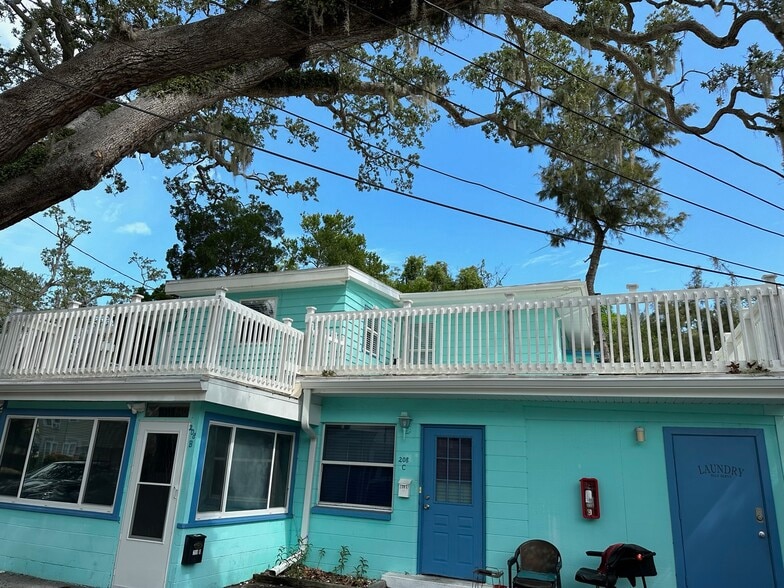 614 Oak Ave, Clearwater, FL à vendre - Photo du bâtiment - Image 2 de 40