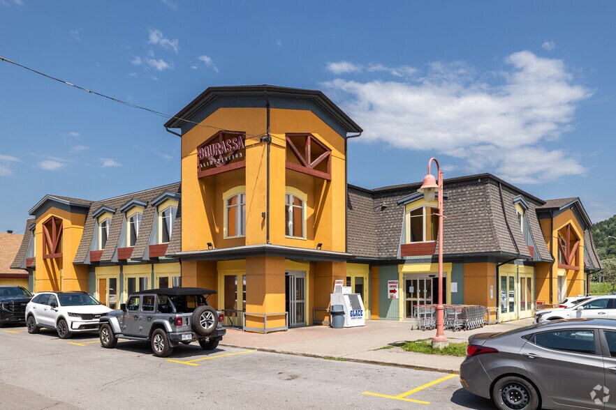 100-105 Avenue Guindon, Saint-Sauveur, QC à louer - Photo du bâtiment - Image 2 de 12