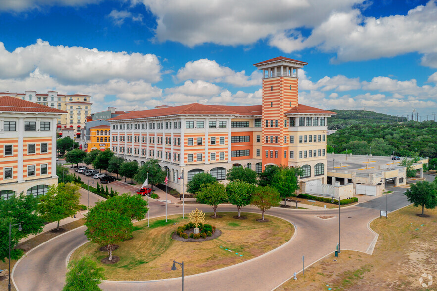 17806 W Interstate 10, San Antonio, TX à louer - Photo du b timent - Image 1 de 11