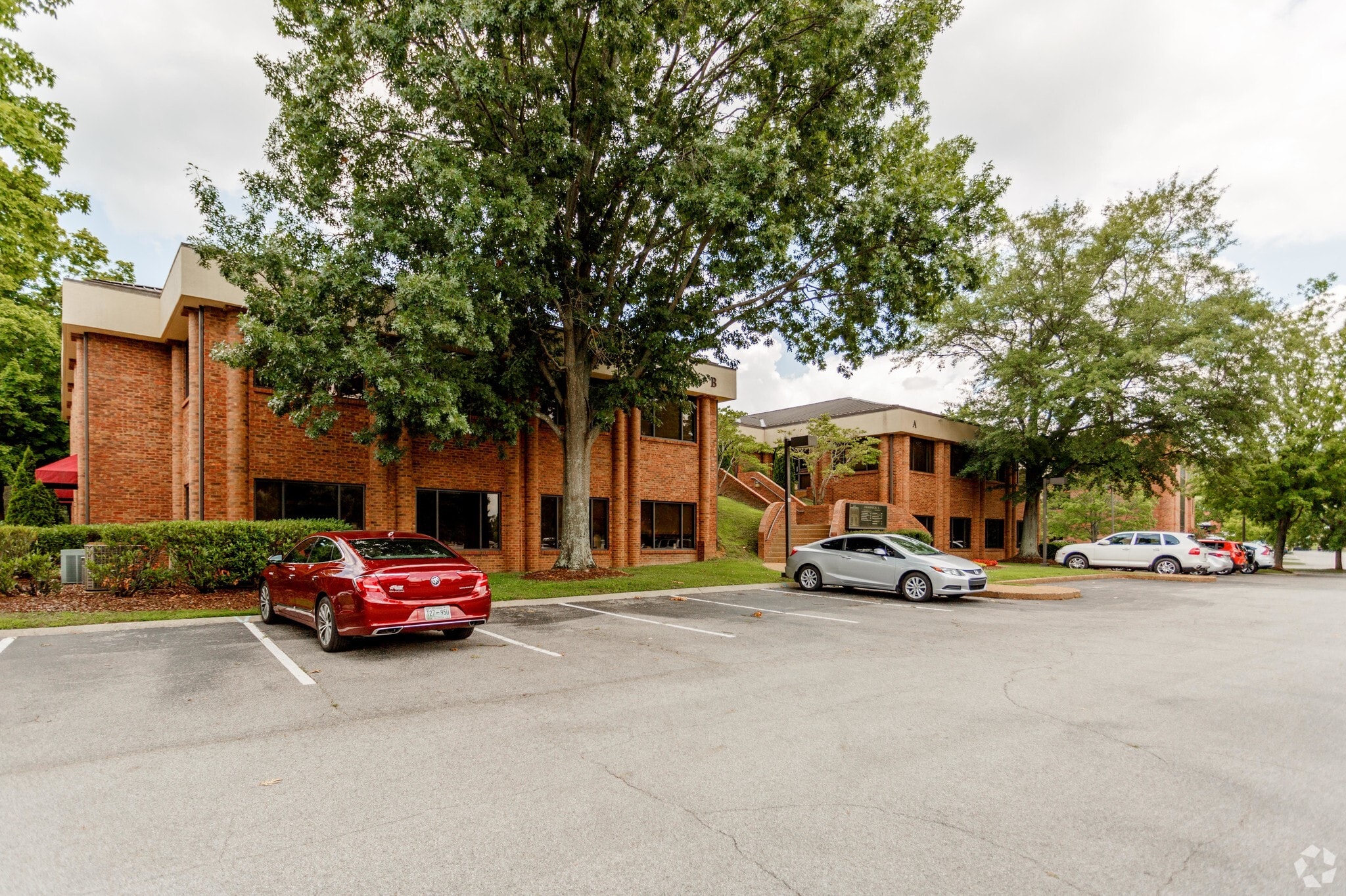 229 Ward Cir, Brentwood, TN for sale Primary Photo- Image 1 of 25