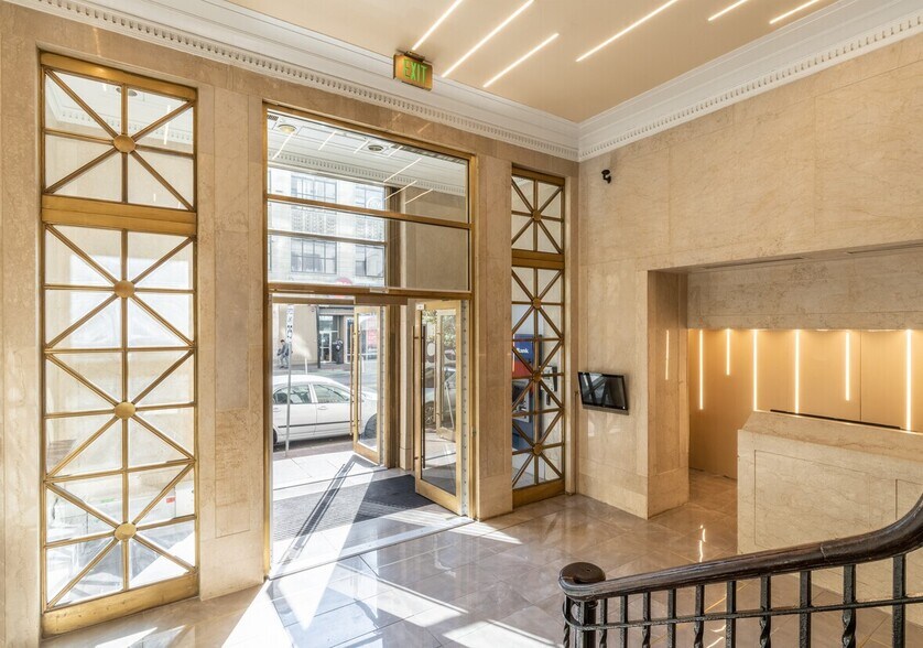 35 Journal Sq, Jersey City, NJ à louer - Photo du bâtiment - Image 2 de 19