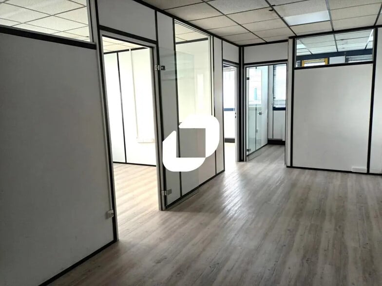 Office in VILLENEUVE-D'ASCQ for lease - Interior Photo - Image 1 of 6
