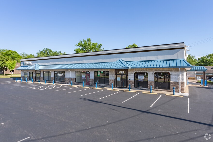 5400-5404 Mayfield Rd, Lyndhurst, OH for lease - Primary Photo - Image 1 of 8