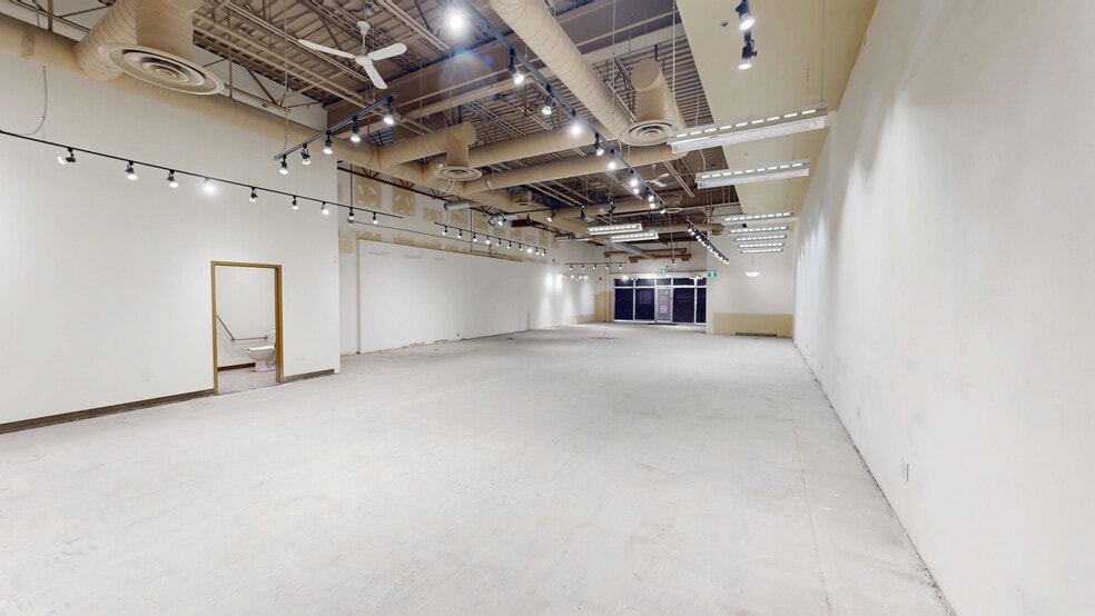 8888 NW Country Hills Blvd, Calgary, AB à louer - Photo du bâtiment - Image 3 de 10