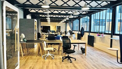 Office in Paris for lease Interior Photo- Image 2 of 11