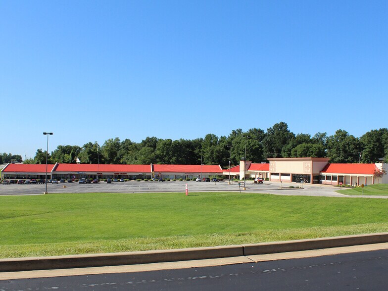 196 Mayfair Plaza Shopping Ctr, Florissant, MO for lease - Building Photo - Image 1 of 1