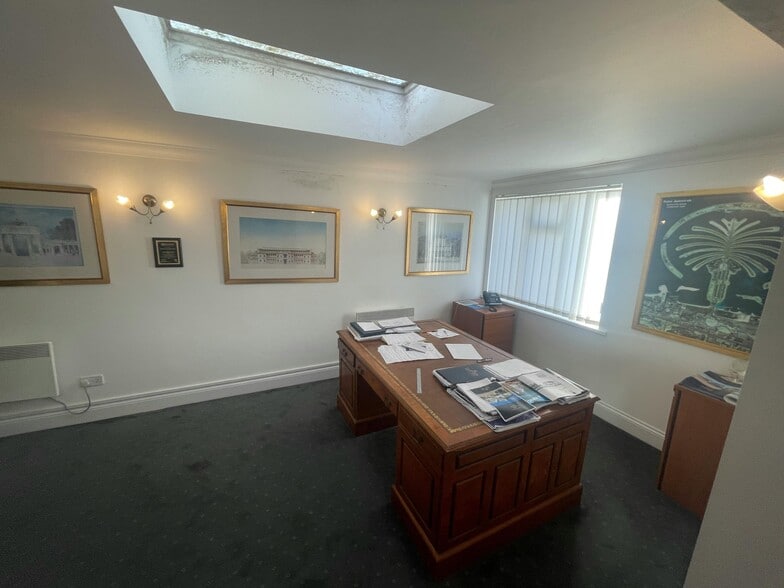264 Sandbanks Rd, Poole à louer - Photo du bâtiment - Image 3 de 6