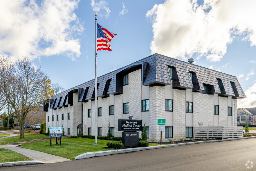 811 Oakwood Dr, Rochester, MI à louer - Photo du bâtiment - Image 1 de 11
