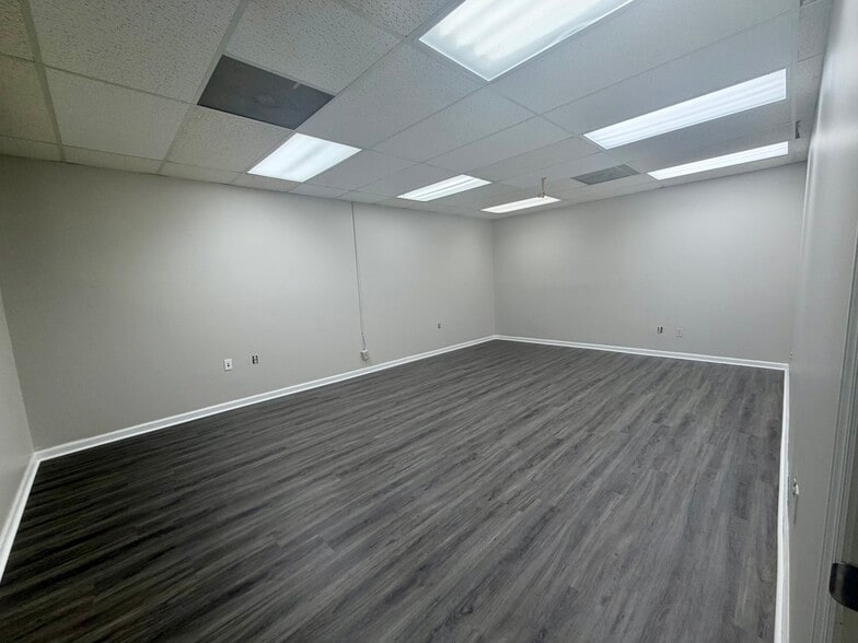 118 Springhall Dr, Goose Creek, SC for lease - Building Photo - Image 3 of 11