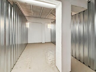 Plus de détails pour Commerce de détail à vendre