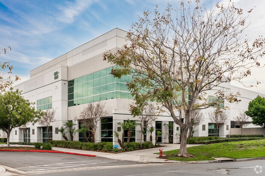 6201-6251 Knott Ave, Buena Park, CA à louer - Photo du bâtiment - Image 3 de 6