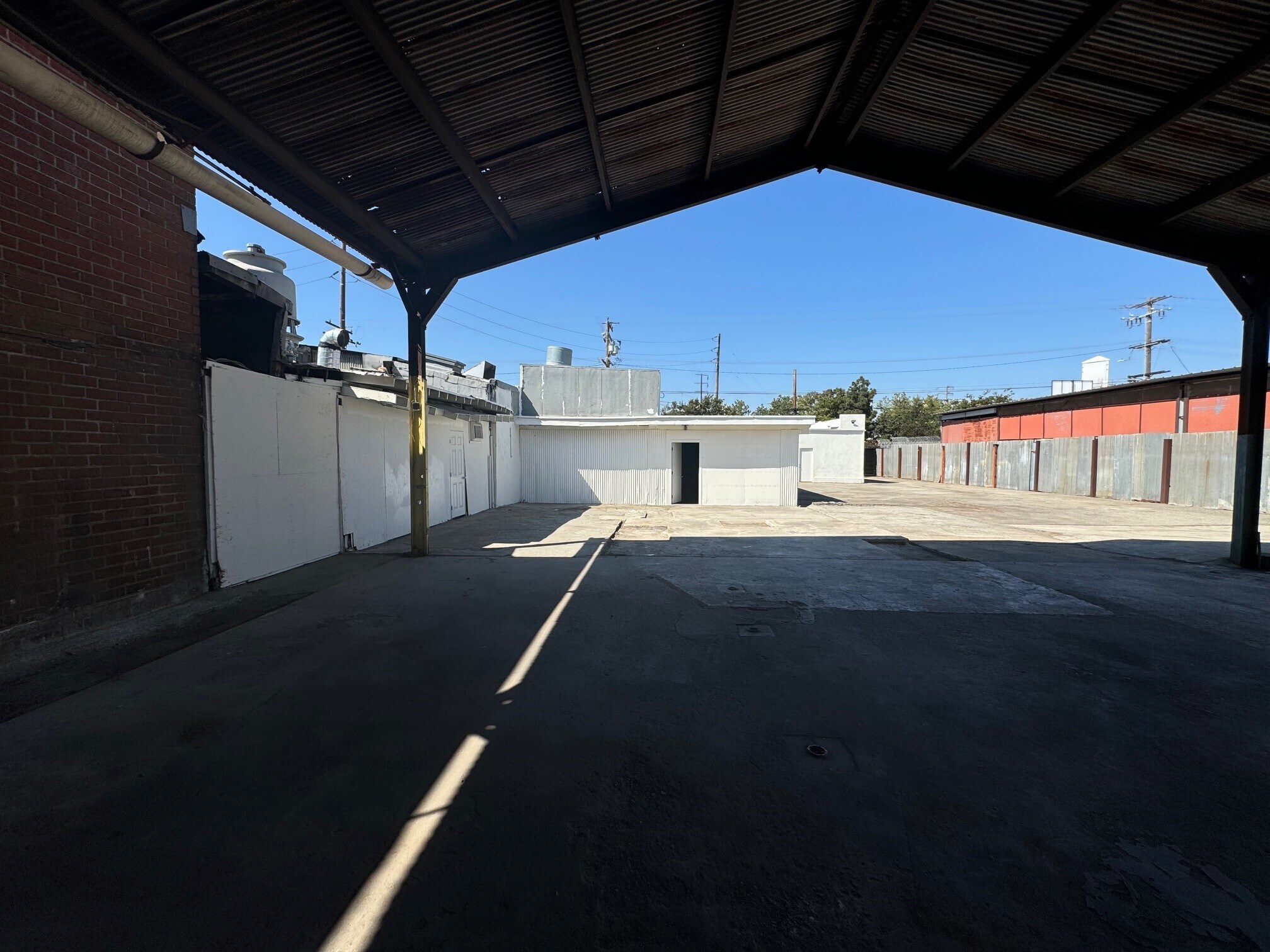 1922 W Rosecrans Ave, Gardena, CA à louer Photo principale- Image 1 de 12