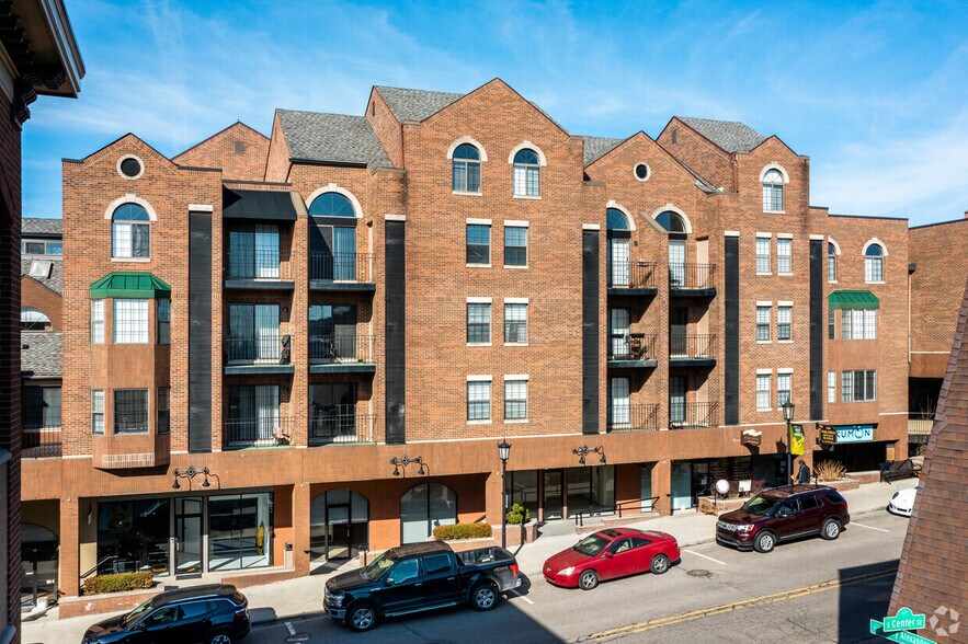 150 Maincentre, Northville, MI à louer - Photo du bâtiment - Image 2 de 9