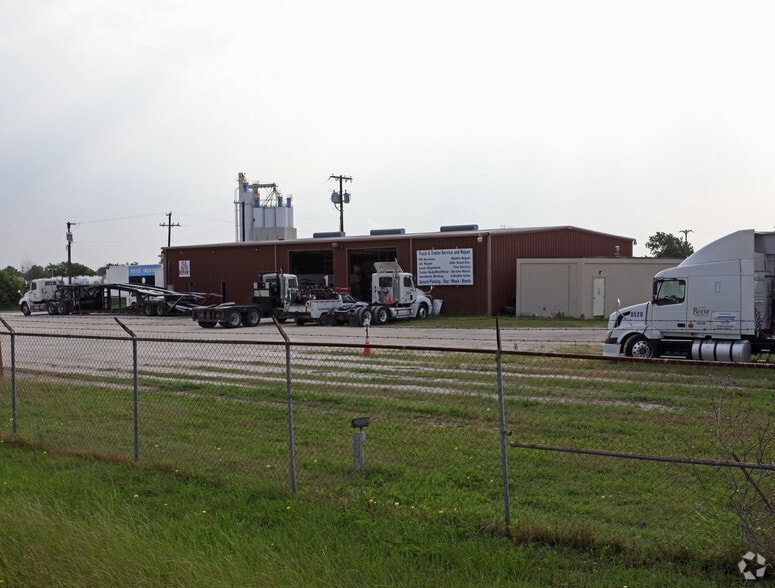 7020 N Interstate 35 E, Waxahachie, TX à louer - Photo du bâtiment - Image 3 de 27