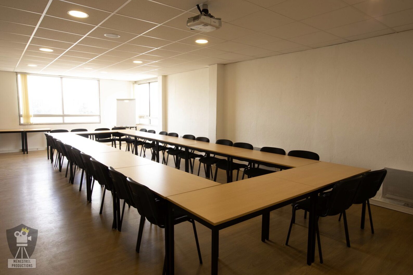 Office in Ris-Orangis for lease Interior Photo- Image 1 of 2