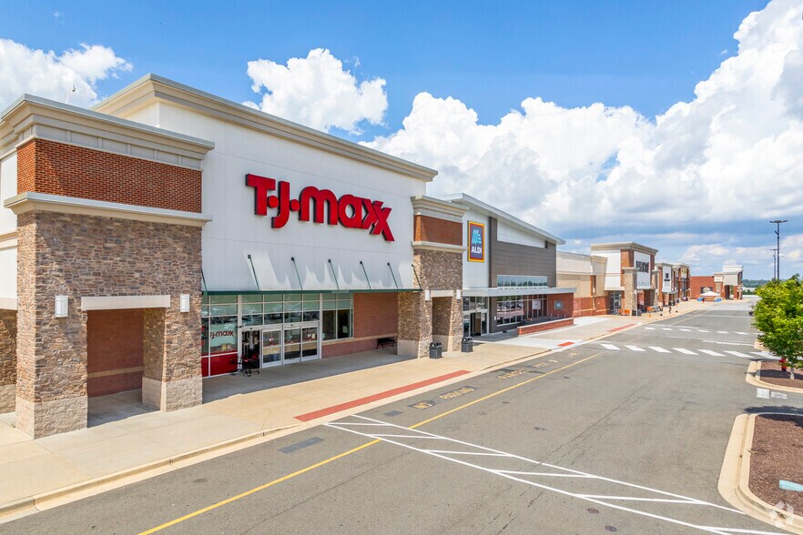 1723-1771 Ritchie Station Ct, Capitol Heights, MD à louer - Photo du bâtiment - Image 2 de 6