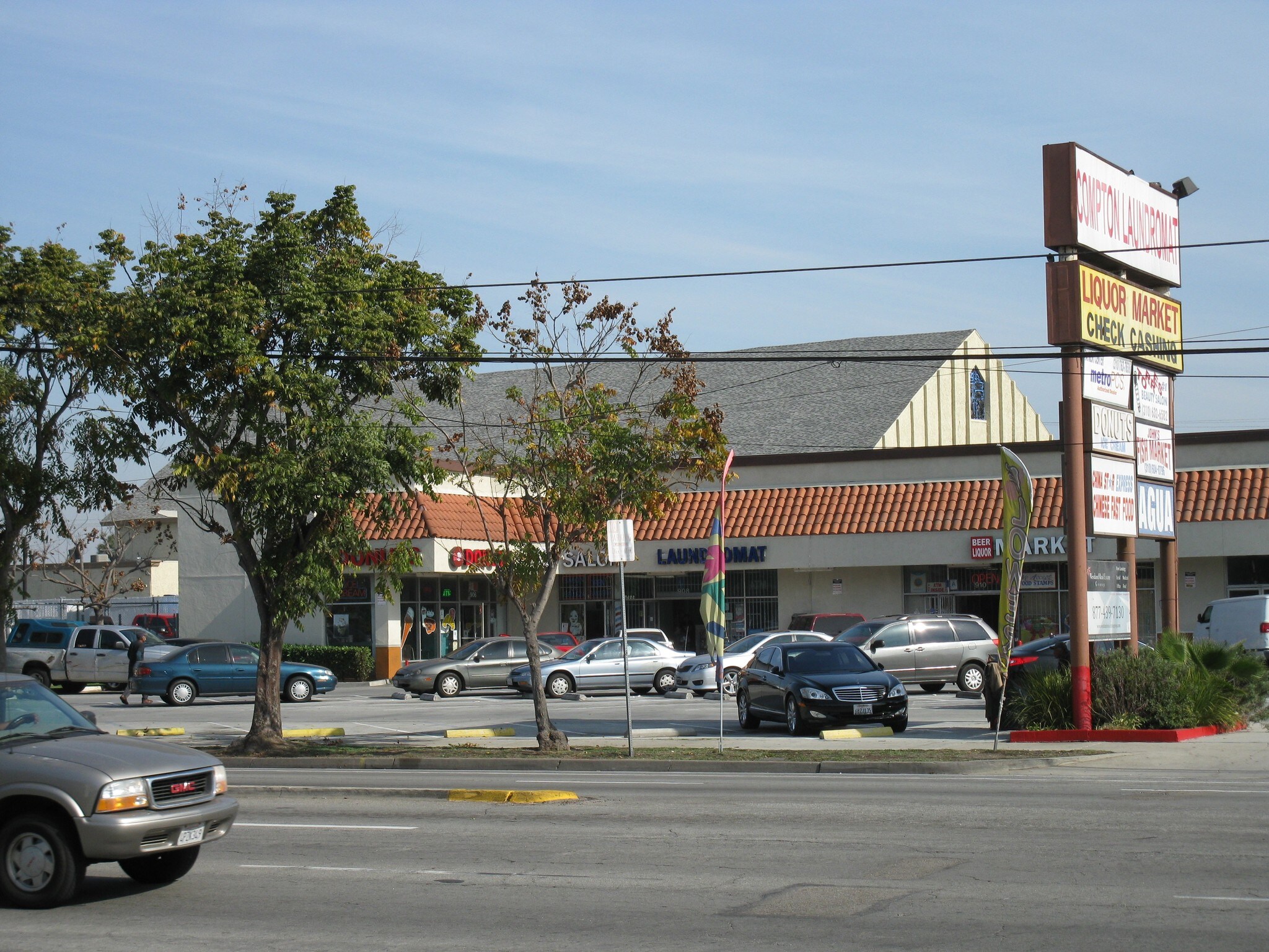 906-936 S Central Ave, Compton, CA à louer Photo du bâtiment- Image 1 de 3