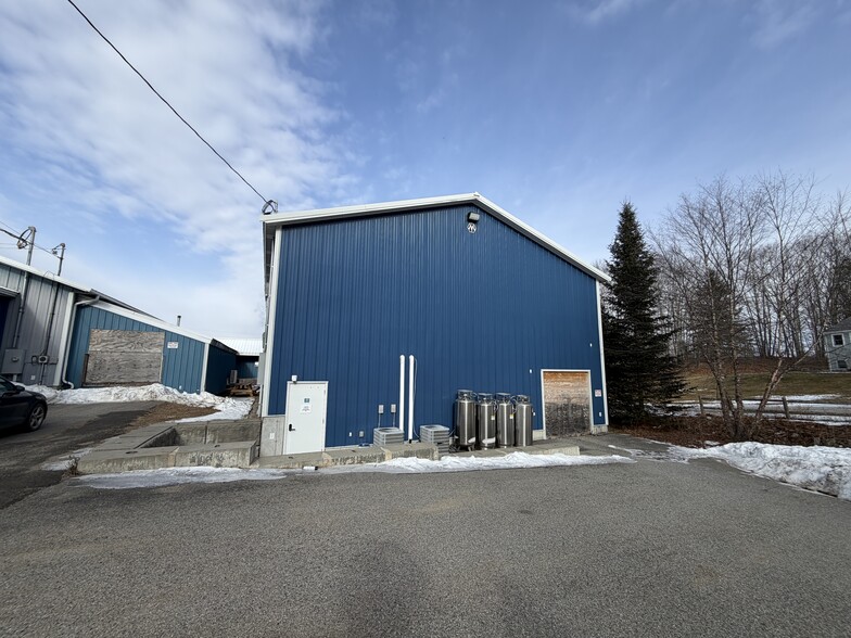 825 Atlantic Hwy, Warren, ME à vendre - Photo du bâtiment - Image 2 de 4
