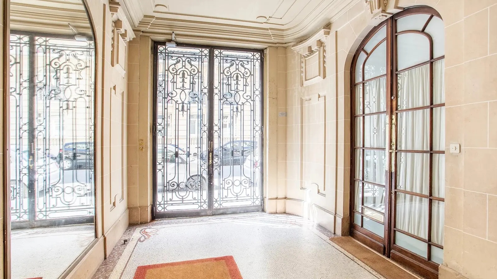 Multifamily in Paris for sale Lobby- Image 1 of 3