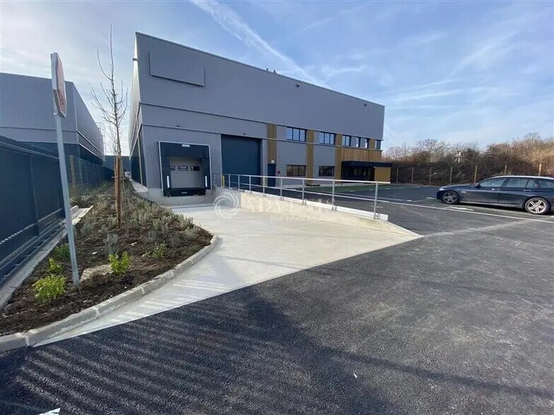 Industrial in Vaires-sur-Marne for lease - Building Photo - Image 2 of 12